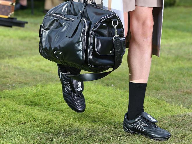 运动鞋即将上市、adidas 带来亚马尔首款签名足球鞋新利体育18每周鞋报：LV Footprint 足球(图2)