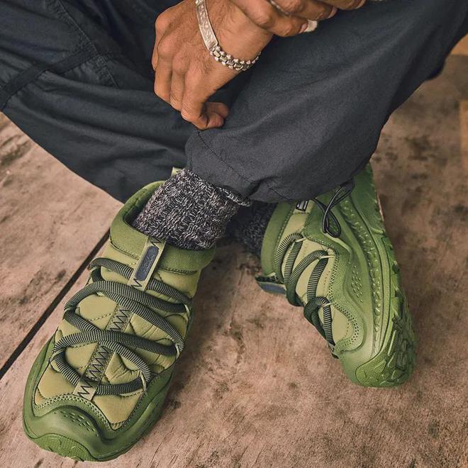 NE 的新拖鞋让你在家也能过户外瘾新利体育登录HOKA ONE O(图4)