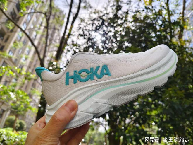 10：恰到好处的卓越跑鞋HOKA CLIFTON(图13)