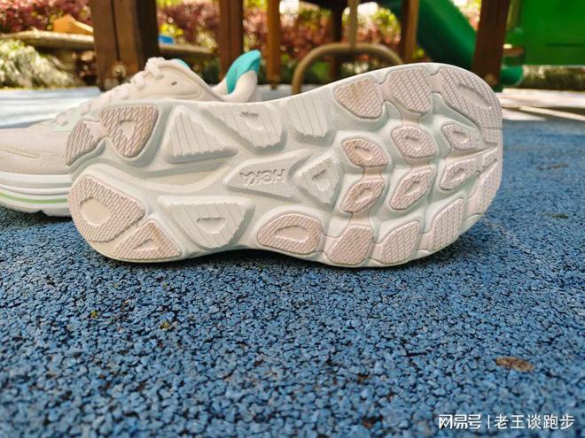 10：恰到好处的卓越跑鞋HOKA CLIFTON(图12)
