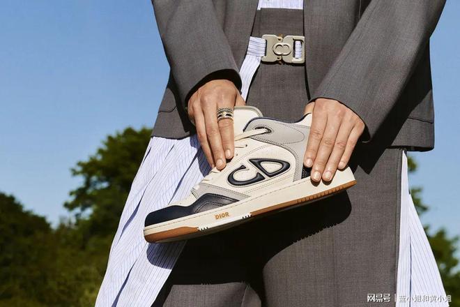 细腻皮革工艺与运动风格的融合DIOR B57运动鞋 品牌(图10)