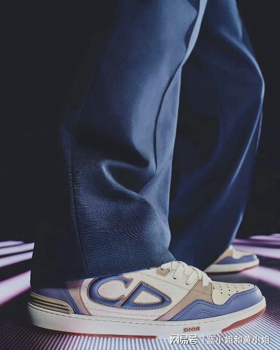 细腻皮革工艺与运动风格的融合DIOR B